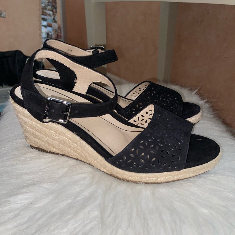 Black wedges